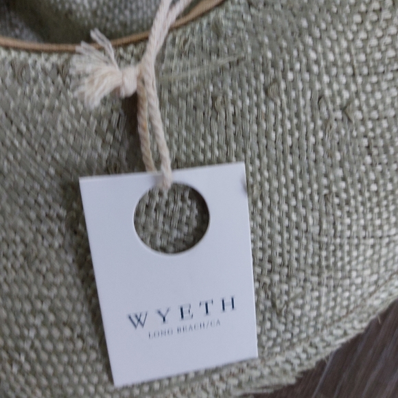 Stylish Tan Women's Hat - Picture 3 of 9